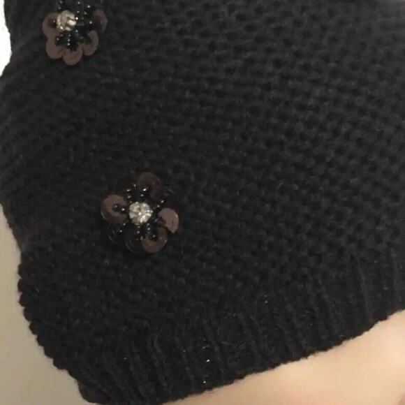 Neiman Marcus Women’s Black Beaded Floral Knit Pom-Pom Beanie Hat One Size NWT - Picture 6 of 8